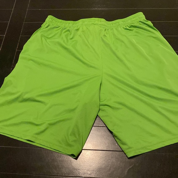 Under Armour athletic shorts , XL - Picture 4 of 4